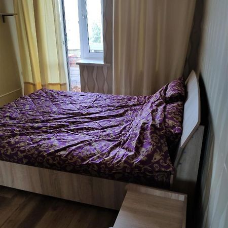 Cozy One Bedroom Apartment Kiev Exterior foto